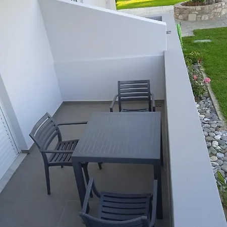 Gelli Apartahotel Ampavris