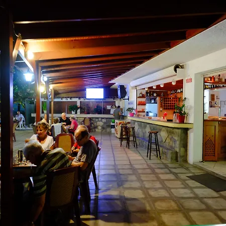 Apartahotel Gelli Ampavris